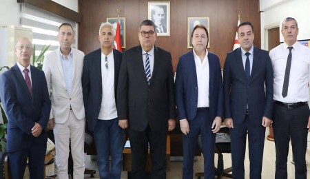 Özdemir Berova, Mücevheratçılar ve Kuyumcular Derneği heyetini kabul etti