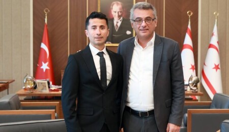 Cumhurbaşkanı Tufan Erhürman, sporcu Hakan Tazegül’ü kabul etti: Başarılarını kutladı