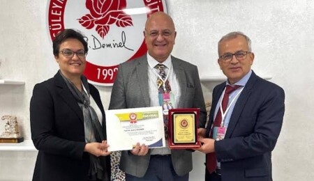 Prof. Dr. Şükrü Tüzmen, DAÜ’yü Uluslararası Sağlık Hizmetleri Platformu’nda temsil etti