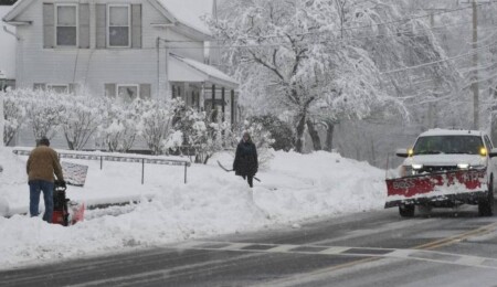 ABD'de on binlerce hane elektriksiz kaldı