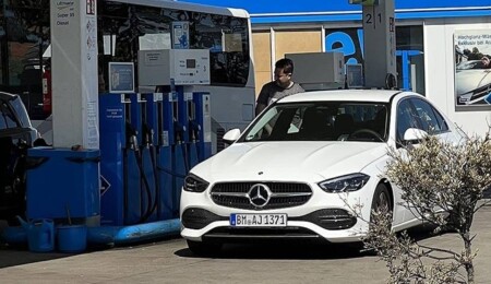 Almanlar araçlarına daha ucuz yakıt almak için Polonya’ya gidiyor