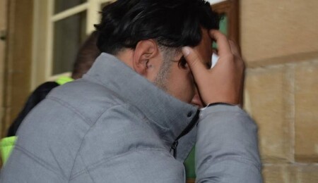 Olmayan arsayı satıp 30 bin sterlin almakla itham edildi: 2 gün tutuklu kalacak