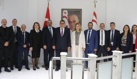 Özdemir Berova, bakanlık personeliyle bir araya geldi: Bayramlarını kutladı