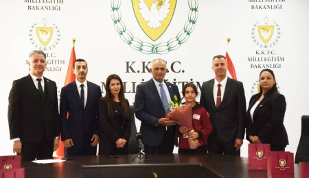 Çavuşoğlu, 48. TRT Uluslararası 23 Nisan Çocuk Şenliği’ne katılacak öğrenci ve öğretmenleri kabul etti