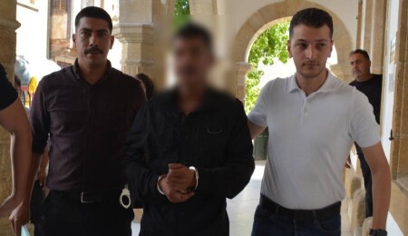 130 mg alkollü içki tesiri altında içki şişesiyle kardeşinin omzunu kesmekle itham ediliyor