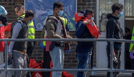 İngiltere, mültecilerden 10 bin strelin ödeme isteyecek