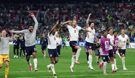 Ten-Man England Hang On To Beat Battling Mexico 3-2 In Last-16 Thriller