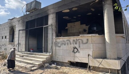 Hamas: Batı Şeria'da iki caminin yakılması faşist bir suçtur