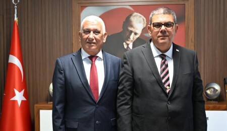 Berova, Özçınar'ı ziyaret etti: Belediyenin yürüttüğü projeler konuşuldu