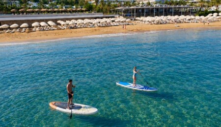 Acapulco Resort'ta deniz keyfi yeni bir boyut kazandı: SUP ve kano dönemi başladı