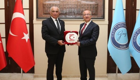 Çavuşoğlu, Gazi Üniversitesi Rektörü Ünal ile görüştü: KKTC’li öğrenciler için yeni imkânlar ele alındı