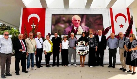 Avustralya’da yaşayan Kıbrıslı Türkler, Lefkoşa’daki anıtlara çelenk bıraktı