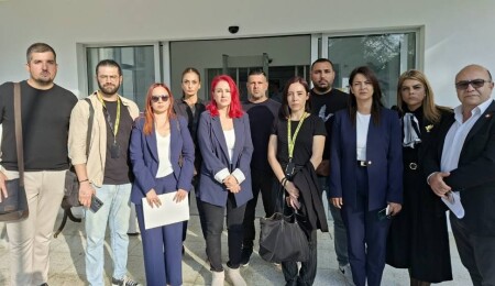 Sahte diploma davasının ardından mahkeme önünde gerginlik: Gazeteci Pınar Barut yaralandı