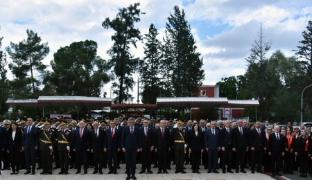 Atatürk Anıtı'nda tören düzenlendi: Çağdaş değerler bir asrı aşkın süredir yolumuzu aydınlatıyor