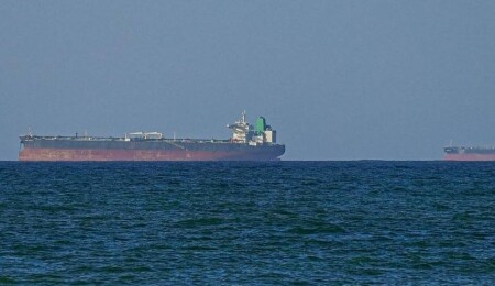 İngiltere Deniz Ticaret Operasyonları: Hürmüz Boğazı'nda bir gemide yangın çıktı