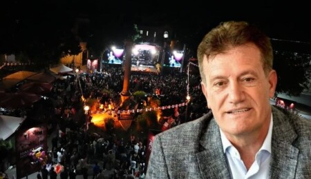 Lefkoşa mitingi sırasında yanlışlıkla Girne mitinginden video paylaşan Erhan Arıklı özür diledi