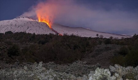 İtalya'da Etna Yanardağı'nda yeniden lav akışı meydana geldi