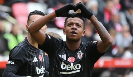 Beşiktaşlı futbolcu Keny Arroyo, Cruzeiro'ya transfer oldu