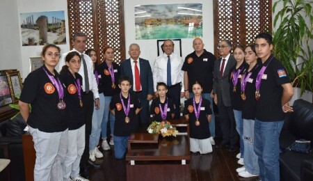 Fikri Ataoğlu, KKTC Taekwondo Milli Takımı’nı kabul etti