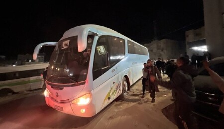 İsrail, Gazze'ye dönüşü engellemek için "para teklifi ve tehditlere" başvuruyor