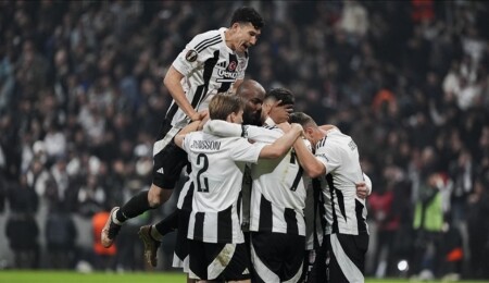 Beşiktaş, kupada yarın Antalyaspor'a konuk olacak