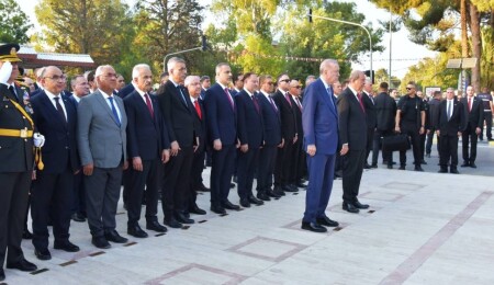 Lefkoşa Atatürk Anıtı önünde tören düzenlendi