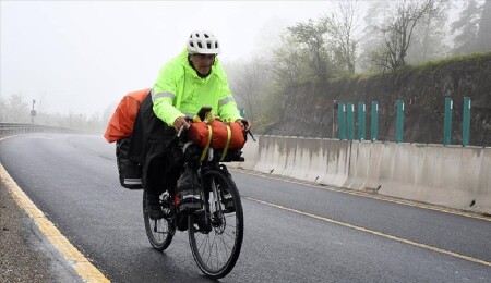 İspanyol çiftçi, kanser hastaları için Vietnam'a kadar pedal çevirecek