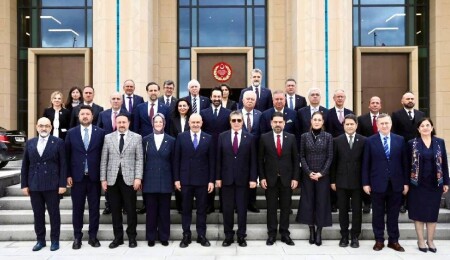 Başbakan Ünal Üstel, TBMM AB Uyum Komisyonu heyetiyle görüştü: Kıbrıs Türkü yalnız değil