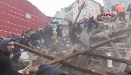 İstanbul Fatih'te 2 bina çöktü