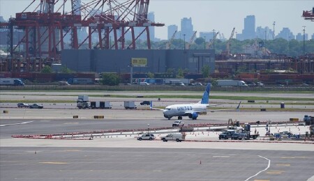 ABD'de teknik sorunların yaşandığı Newark Liberty Uluslararası Havalimanı'nda uçuşlar azaltılacak