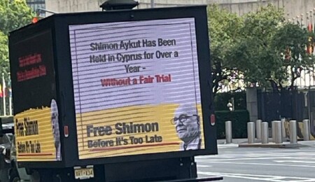 Simon Aykut’un afişleri New York’ta