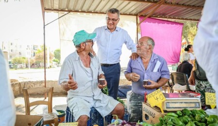 Erhürman, bugün Gönyeli Salı Pazarını ziyaret etti