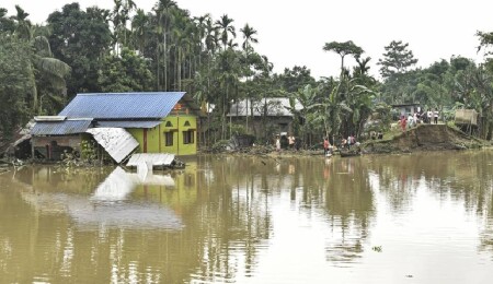Hindistan'da sel nedeniyle ilk belirlemelere göre 17 kişi öldü, 75 kişi yaralandı