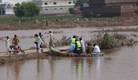 Pakistan'ın Pencap eyaletindeki seller nedeniyle yarım milyon kişi daha tahliye edildi