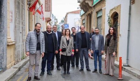 Sıla Usar İncirli, Lefkoşa Surlariçi’nde esnafın yeni yılını kutladı