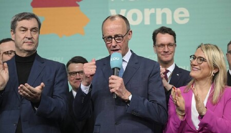 Almanya'daki seçimlerin galibi Merz, SPD ile koalisyon kurmak için görüşmeleri yoğunlaştıracak