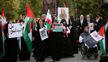 İran'ın başkenti Tahran'da sağlık çalışanları İsrail'in Gazze'deki soykırımını protesto etti