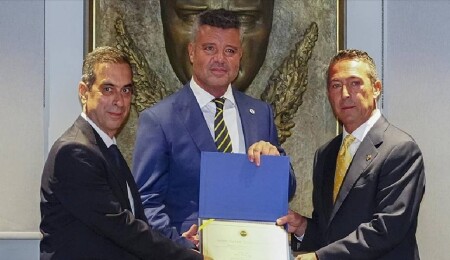 Fenerbahçe Başkanı Sadettin Saran ve yönetim kurulu üyeleri mazbatalarını aldı