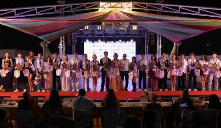 İskele’de dün akşam kostüm defilesi yapıldı: Festival Güzelleri seçildi