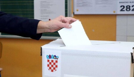 Hırvatistan'da halk, cumhurbaşkanını belirleyecek ikinci tur için sandık başına gidiyor