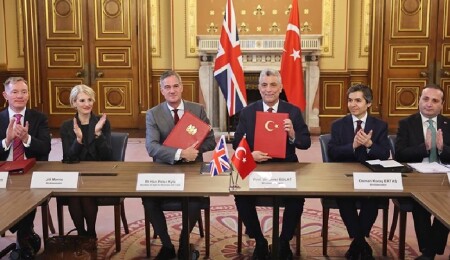 Türkiye ve İngiltere arasında ticaret alanında yeni anlaşmalar imzalandı