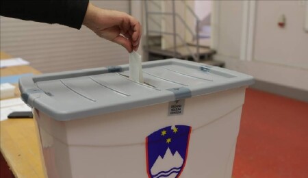 Slovenya'da halk, genel seçim için sandık başında