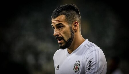 Eski Beşiktaşlı futbolcu Alvaro Negredo kariyerine son verdi