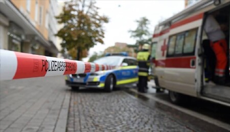 Almanya'da tren istasyonundaki bıçaklı saldırıda 12 kişi yaralandı