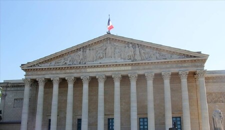 Fransız Meclisi "ölmeye yardım" olarak nitelendirilen yasa tasarısını kabul etti