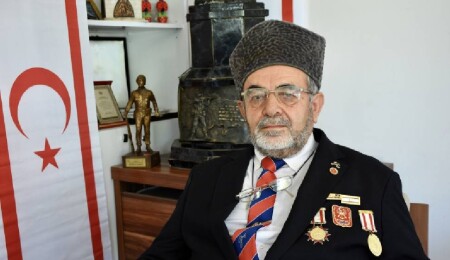 Kıbrıs'tan babasına gönderdiği mektupla şiir yazmaya başlayan gazi anılarını unutamıyor