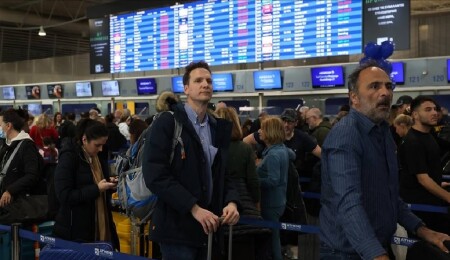 Yunanistan'da dün hava trafiğinde yaşanan aksamaya tepkiler sürüyor