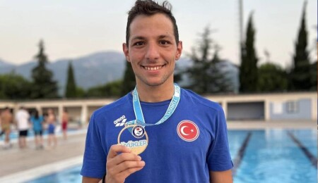 Kıbrıslı Türk Yüzücü Doğukan Ulaç, Türkiye 1'incisi oldu