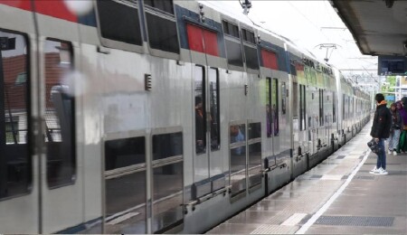 Fransa'da grev nedeniyle demir yolu ulaşımı aksadı