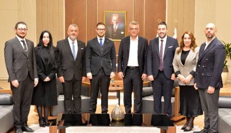 Tufan Erhürman, Mimarlar Odası başkanı ve beraberindeki heyetle görüştü